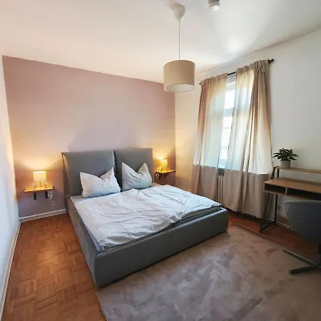 Door Dachterrasse & Parkplatz *